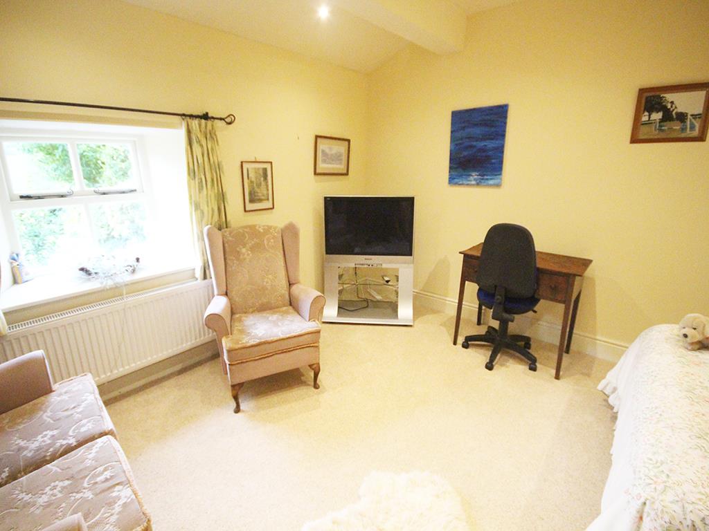 4 bedroom semi-detached house SSTC in Colne - IMG_5305.jpg